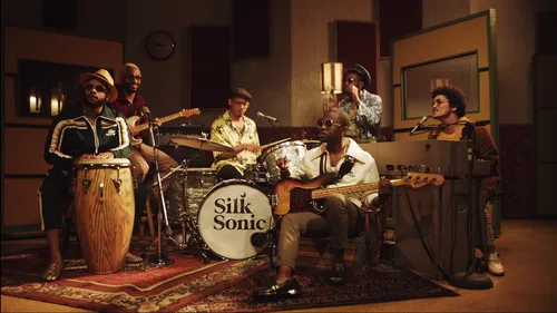 Bruno Mars et Anderson .Paak dévoilent leur premier clip : "Leave...