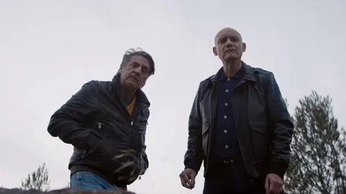 Gaëtan Roussel et Daniel Auteuil en balade dans "Je me jette à ton...