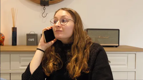 Pour trouver une alternance, une étudiante crée un CV vidéo hilarant !