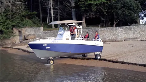 Tringa, le "bateau routier" qui se conduit de la terre à la mer !