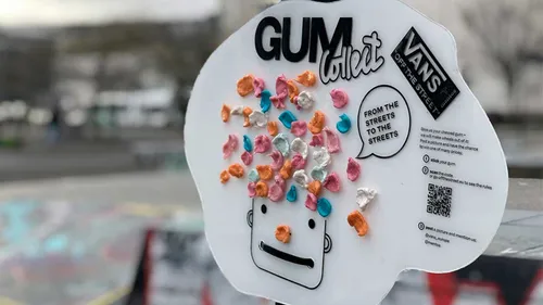 Nantes : des étudiants veulent recycler des chewing-gums en roues...