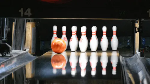 Un Américain fait un sans-faute au bowling avec les cendres de son...