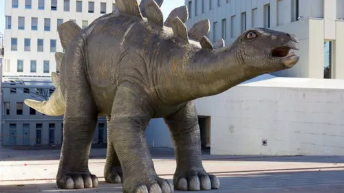 Un homme meurt dans une maquette de dinosaure en Espagne