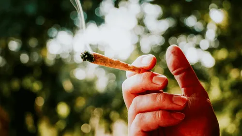 Aux États-Unis, un "pétard pour une piqûre" pour inciter à la...