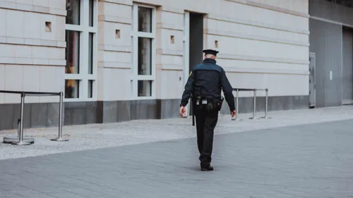 Lille : un homme exhibe son sexe devant l’hôtel de police et se...