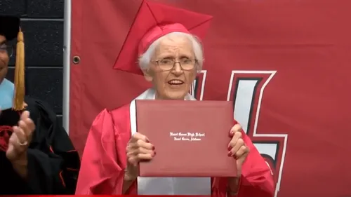 États-Unis : À 94 ans, elle décroche son bac après avoir arrêté ses...