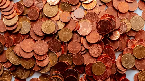 Pour payer sa pension alimentaire, il répand des milliers de...