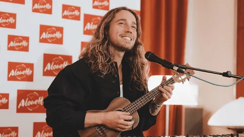 Julien Doré reporte sa tournée et annonce de nouvelles dates de Zénith