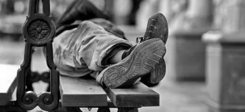 Toulouse: une association distribue des sandwichs au porc aux SDF...