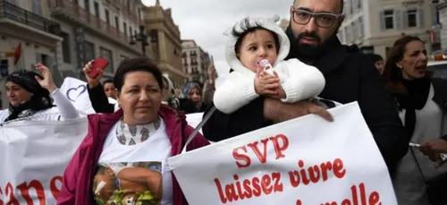 (Vidéo) Le papa de Marwa dépose une lettre à Emmanuel Macron à...