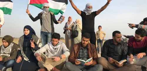(Vidéo) A Gaza, une chaîne humaine de lecteurs contre les violences...