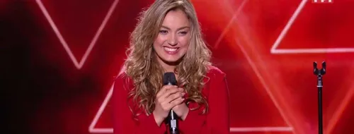 (Vidéo) The Voice: l'Algérienne Yasmine Ammari poursuit l'aventure!