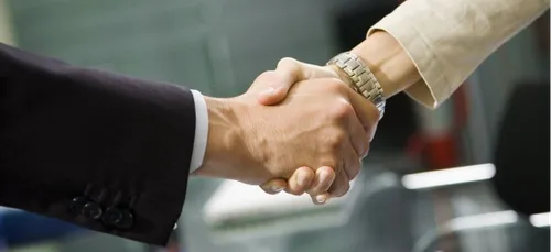 Une algérienne refuse de serrer la main d'un représentant de...