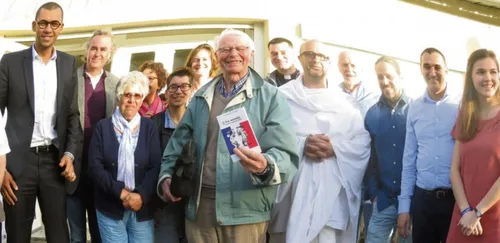 "Vivre ensemble... Ou mourir comme des idiots", le livre d'un...