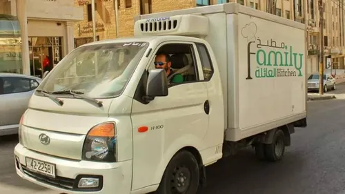 Une ONG récupère la nourriture des hôtels de luxe pour la...