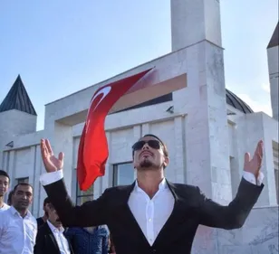 Salt Bae, le célèbre boucher turc fait bâtir une mosquée dans son...