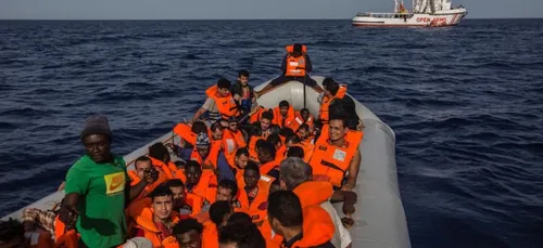 Une ONG espagnole sauve 59 migrants... le bateau, refoulé par...