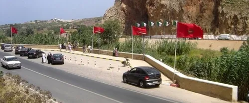 Algériens et marocains manifestent pour réclamer la réouverture de...