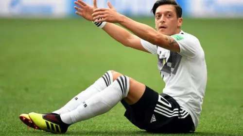 Mesut Özil arrête de jouer avec l'Allemagne: "je suis Allemand...