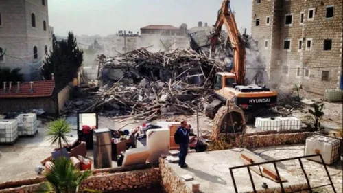 (Vidéo) Des palestiniens détruisent eux-mêmes leurs maisons pour ne...
