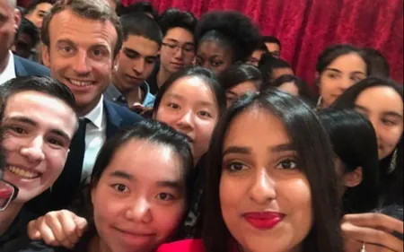 Des lycéens de banlieues qui ont brillé au bac sont reçus à l'Elysée
