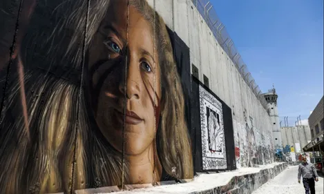 Ils peignent le visage d’Ahed Tamimi sur un mur, ils sont arrêtés...