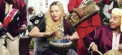 (Vidéo) Madonna s’initie à la darbouka et remercie le Maroc !