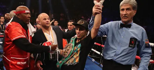 Nordine Oubaali sacré champion du monde de boxe à Las Vegas !