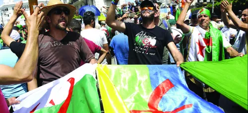 Port du drapeau amazigh en Algérie : les manifestations continuent !