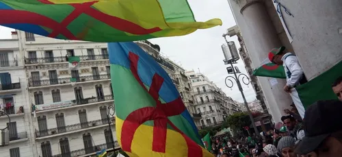 Port du drapeau amazigh : 5 manifestants acquittés lors d'un procès !