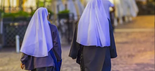 Une religieuse catholique refusée d'une maison de retraite pour le...