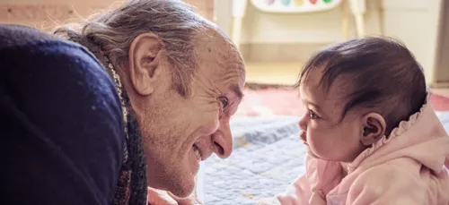 [VIDEO] Un Suisse offre la moitié de sa fortune aux orphelins de...