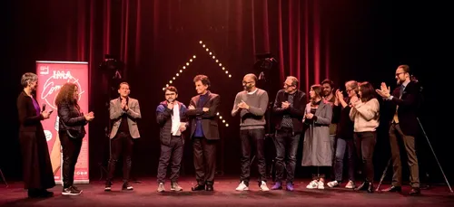 L'humoriste Algérien Kamel Abdat reçoit le prix de l'humour de l'IMA