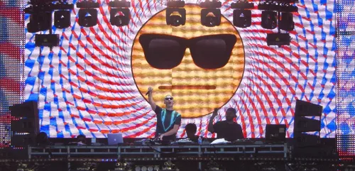 L'artiste franco-algérien DJ Snake fait "carton plein" au Paris La...