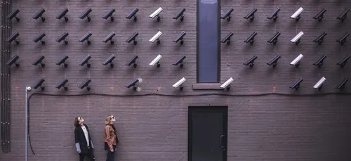 Une famille découvre avec effroi une caméra cachée dans son Airbnb