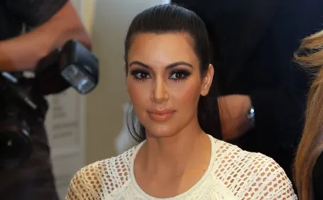 Kim Kardashian : sa technique très inconfortable pour avoir une...