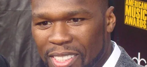 Quand 50 Cent lave sa Bentley au champagne ! (vidéo)