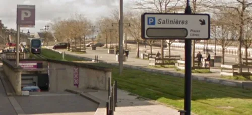 Bordeaux : les premières voitures du parking des Salinières seront...