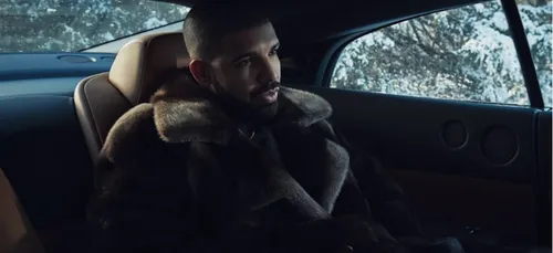 Drake partage l’adorable cadeau de son fils pour la fête des Pères...