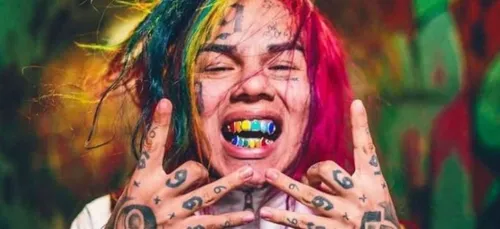 6ix9ine : les bijoux du rappeur sont à vendre ! (Vidéo)