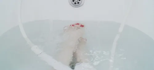 Une instagrameuse fait fureur en mettant en vente...l'eau sale de...