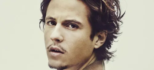 Nekfeu dévoile une collaboration surprise avec une marque de...