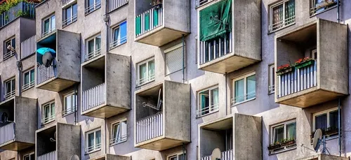 Un enfant de 3 ans survit à une chute de six étages grâce à des...