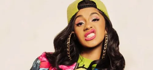 Cardi B fait monter sa fille âgée de un an sur scène en plein...