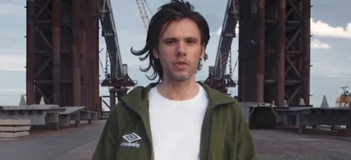 Orelsan : sa nouvelle coiffure moquée par les internautes (photos)