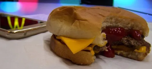 Elle découvre un pansement dans son burger McDonald's