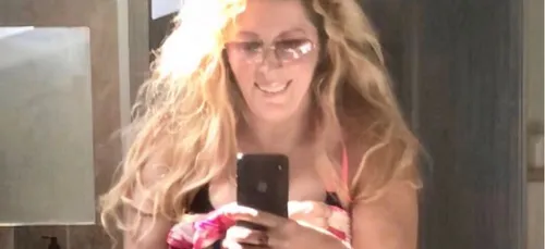 Topless, Loana dévoile son nouveau corps aminci (photo)