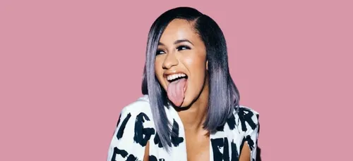 Quand Cardi B se moque de sa poitrine refaite (photo)