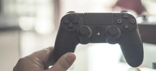 Il reproduit les crimes du jeu GTA dans la vraie vie et écope de...