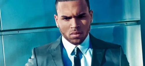 Chris Brown : une photo d’Ariana Grande sur son album met les fans...